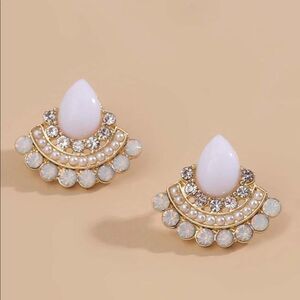 5/$25 WHITE RHINESTONE EARRINGS